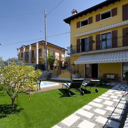 Accogliente Apt Al Centro Con Giardino E Jacuzzi Appartement Torri Del Benaco Buitenkant foto